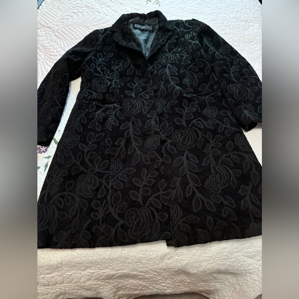 Guacca vintage coat, beautiful black jacard design, fits size 14 best